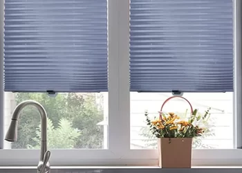 پرده پشت سینک رو از چه مدلی انتخاب کنیم؟ بهترین پرده پشت شیر ظرفشویی