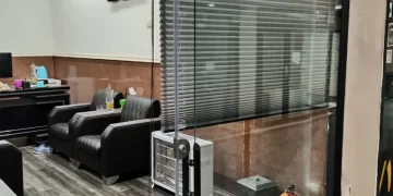 پرده برای مغازه چی بخریم؟ راهنمای انتخاب بهترین پرده برای انواع مغازه ها