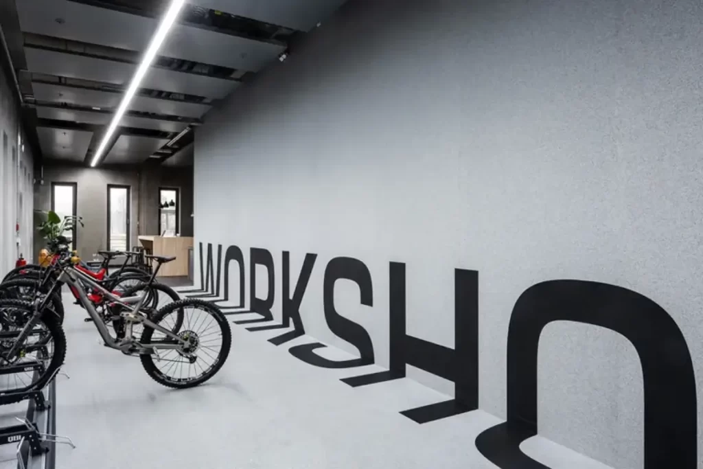 طراحی داخلی ورکشاپ در کمپانی آلمانی لاستیک دوچرخه