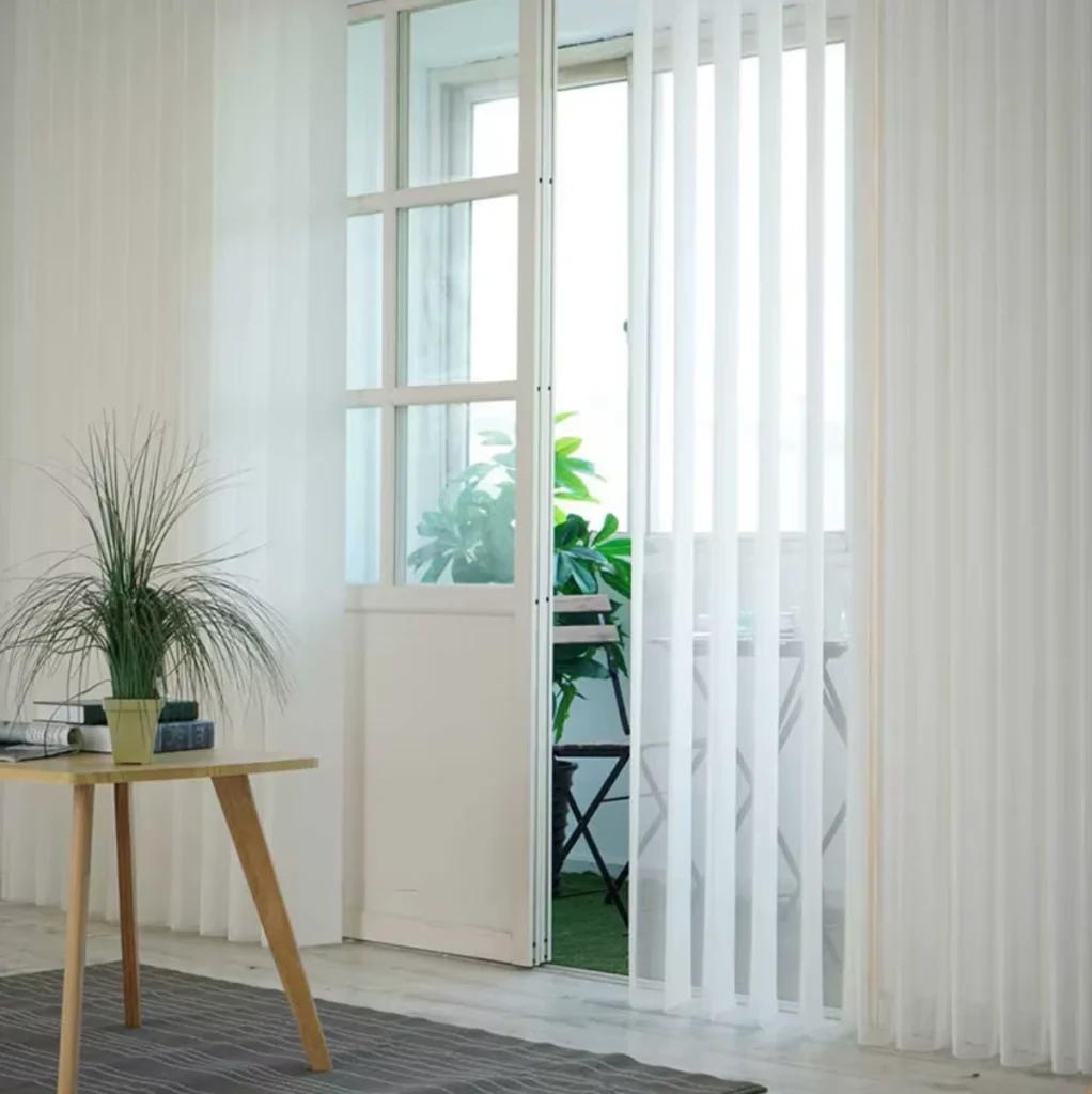 پرده ورتیکال سفید