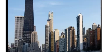 پرده ویدئو پروژکتور - این مدل شید تصویر رو 4k نشون میده!