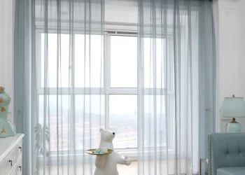 چه مدل پرده ای همیشه مده؟ 3ویژگی مهم پرده‌هایی که همیشه مد هستند!